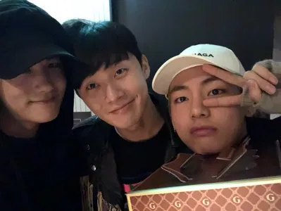 V, Park Seo Joon, Park Hyung Sik