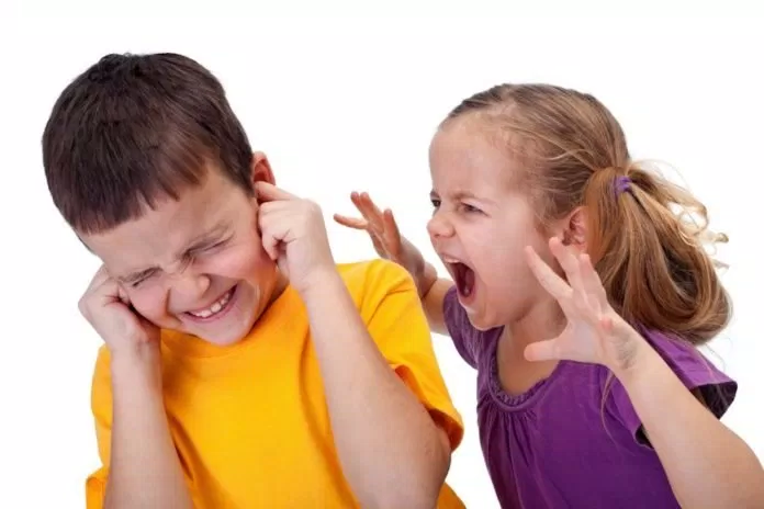 biểu hiện trẻ tự kỷ