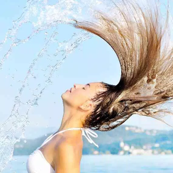 chăm sóc tóc sau khi bơi