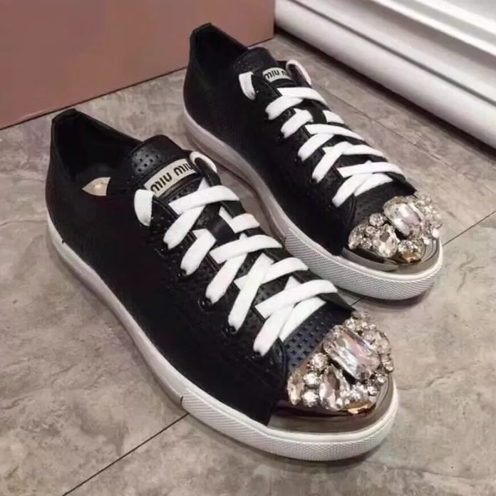 Giày Sneaker
