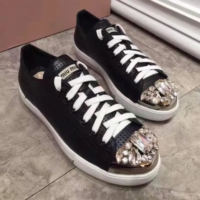 Giày Sneaker