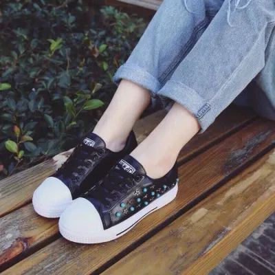 Giày Sneaker