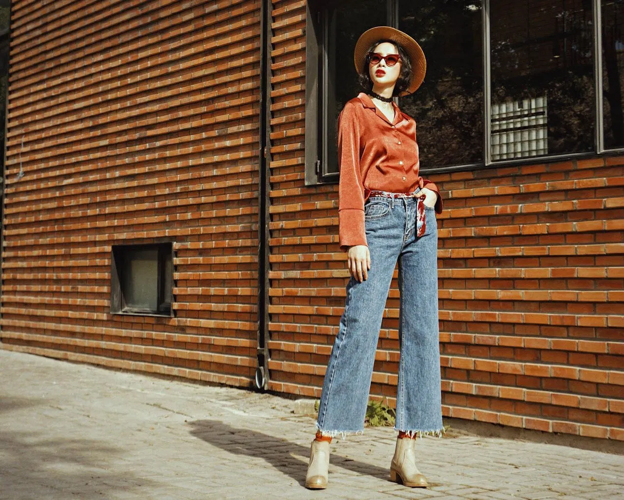 Jeans dáng suông xé gấu tua rua