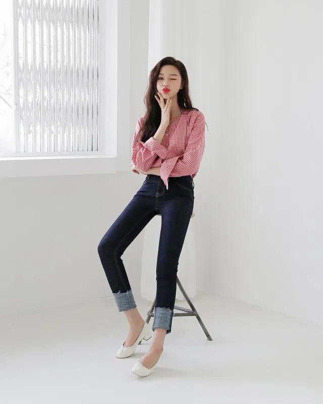 Jeans skinny xắn gấu bản to