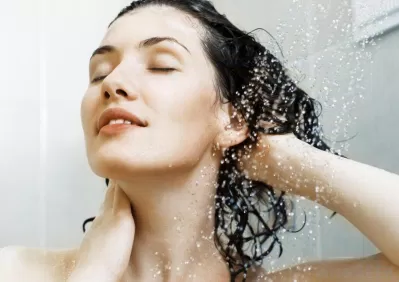 chăm sóc tóc sau khi bơi