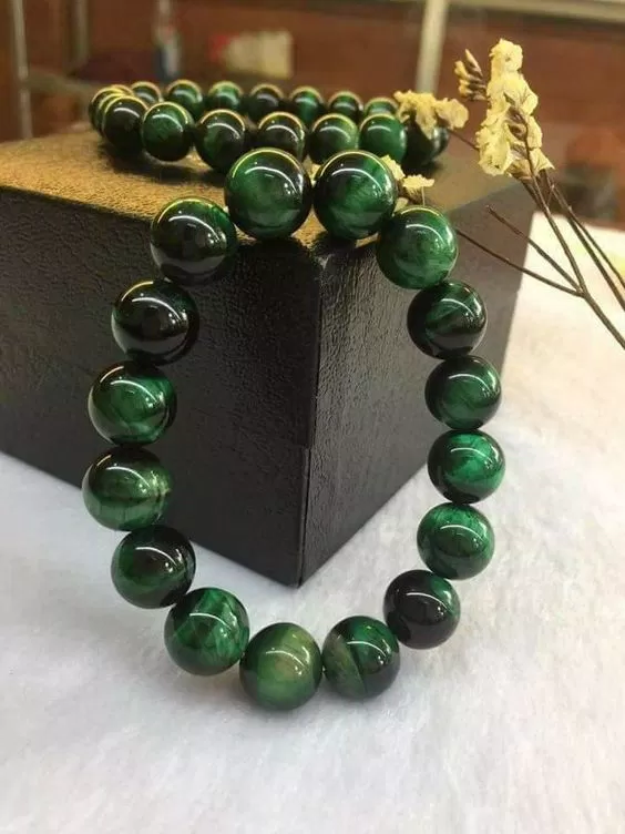 Mệnh kim hợp với màu gì