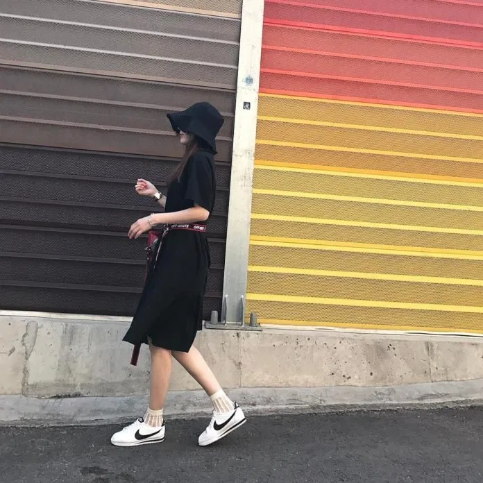 giày nike cortez trắng pha đe