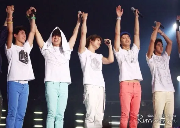 10 phần trình diễn KPOP khiến fan phải sụt sùi vì quá mức xúc động