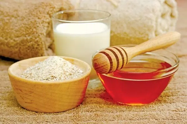 bột yến mạch và mật ong