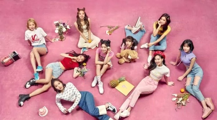 TWICE “công phá” BXH iTunes toàn cầu nhờ mini album “What is Love?”