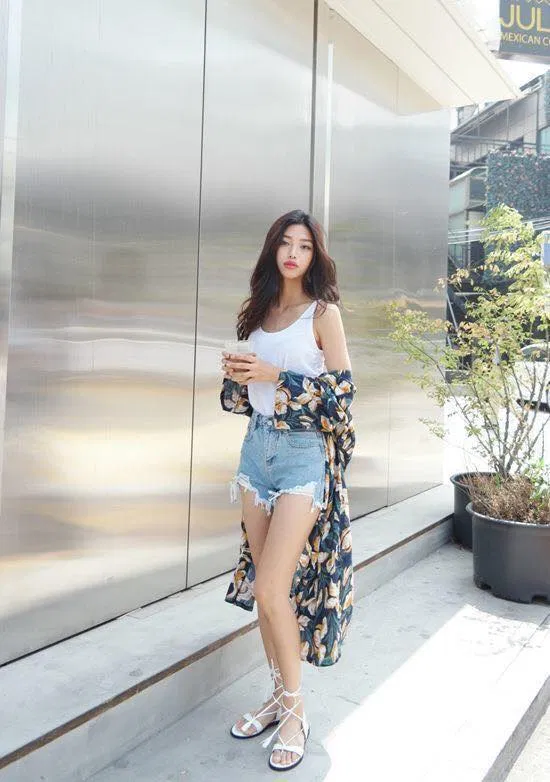 Cách phối đồ với áo hai dây