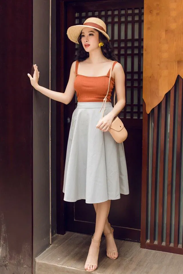 Cách phối đồ với áo hai dây