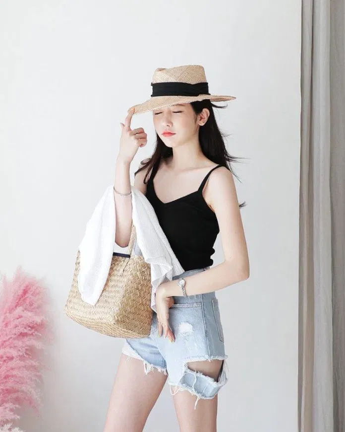 Cách phối đồ với áo hai dây