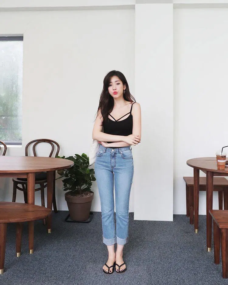 Cách phối đồ với áo hai dây