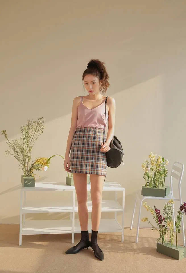 Cách phối đồ với áo hai dây