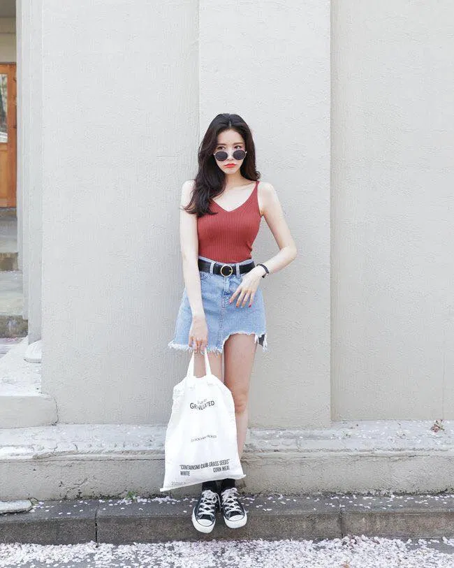 Cách phối đồ với áo hai dây
