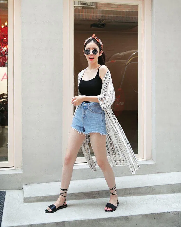 Cách phối đồ với áo hai dây