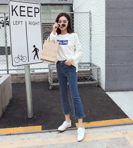 diện áo phông cùng jean ống loe