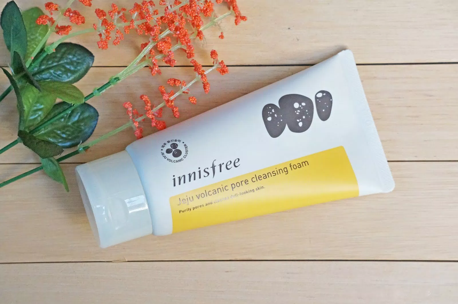 Innisfree Jeju Volcanic Pore Cleansing Foam