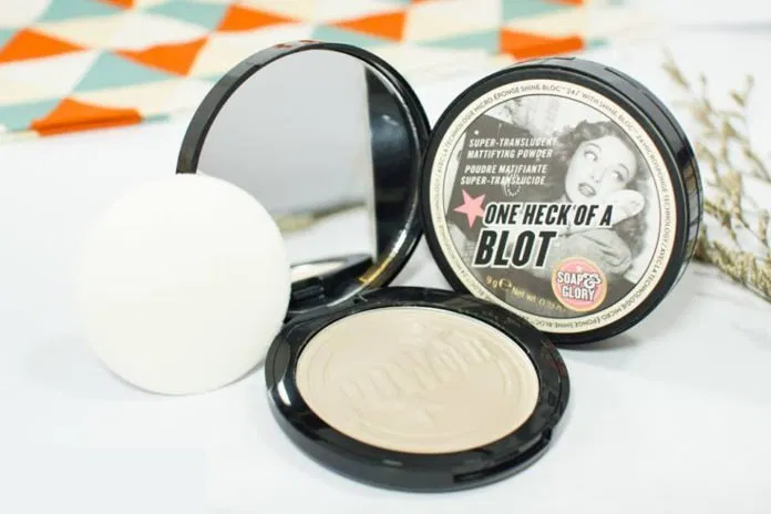 Phấn phủ Soap & Glory One Heck Of A Blot Powder