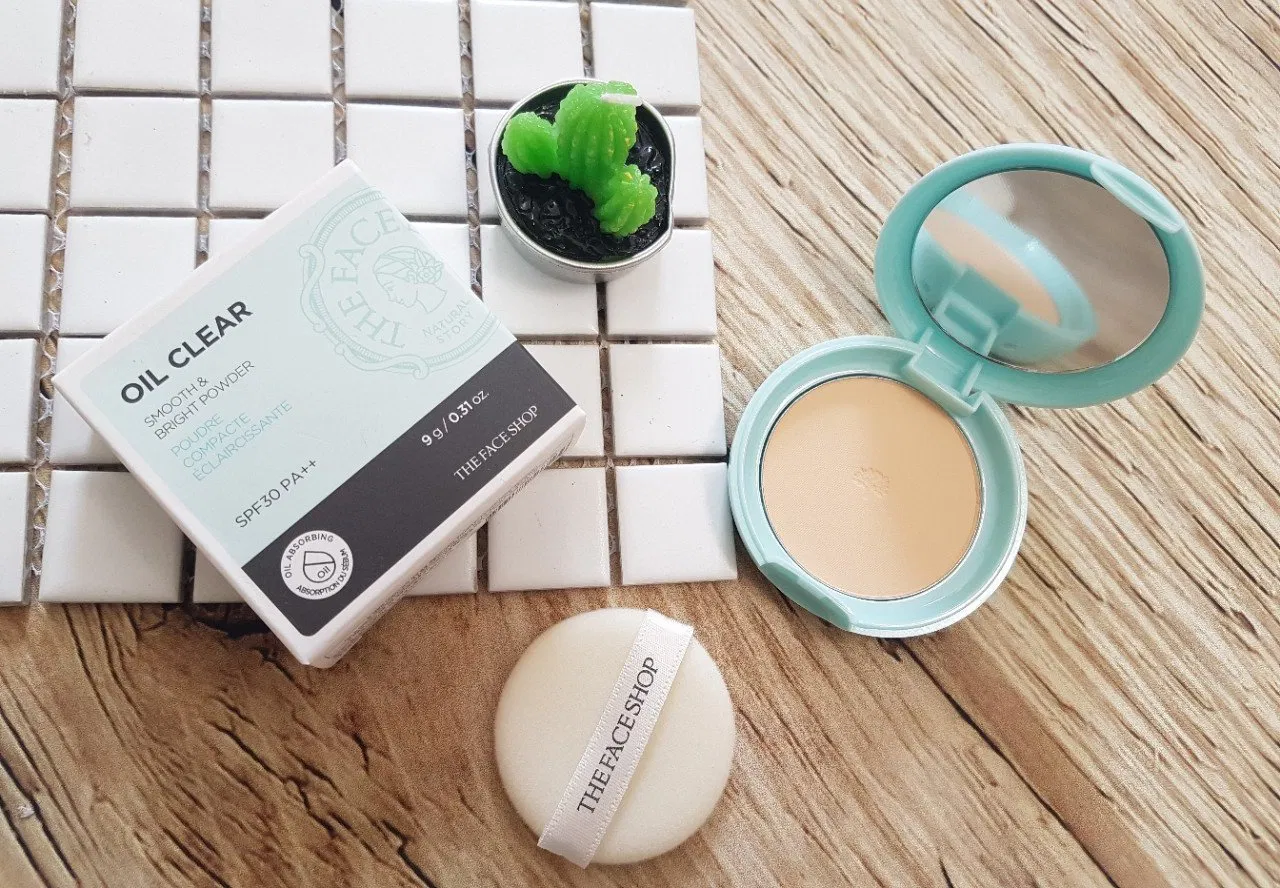 The Face Shop Oil Clear Smooth & Bright Pact