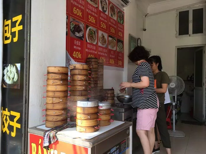 Một bát bánh bao hấp