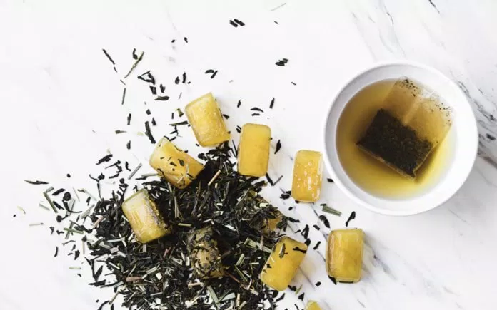 Đá viên trà xanh và mật ong