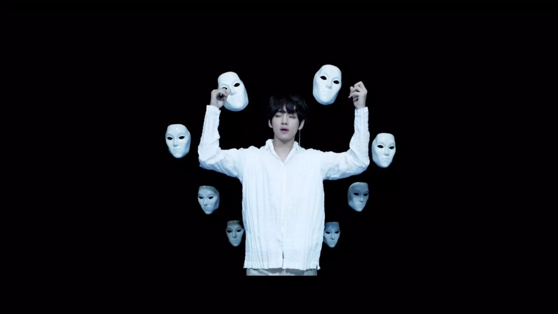 V đẹp như một vị thần trong MV trailer