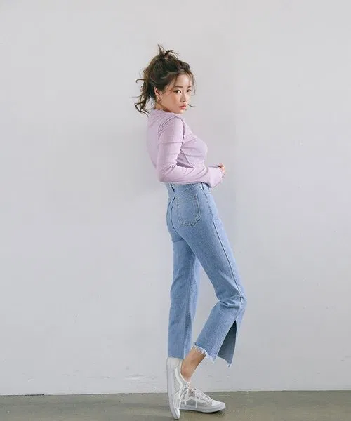 thun bó cùng quần jean xẻ tà