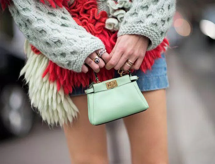 Cách đeo túi mini bag