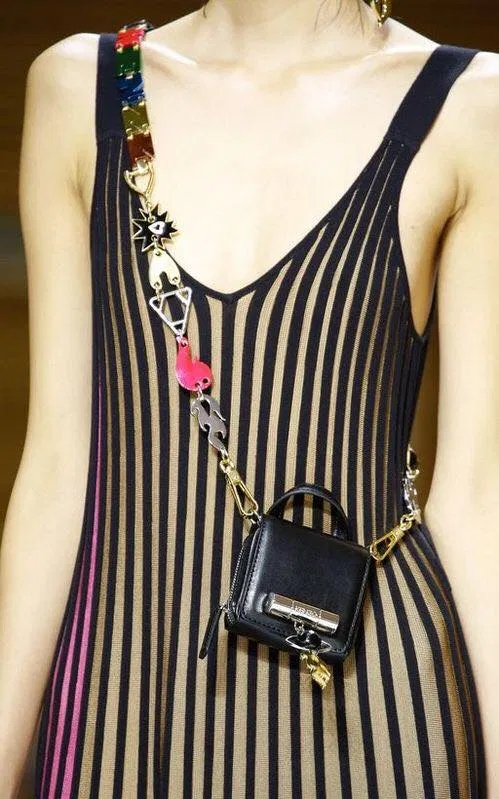 Cách đeo túi mini bag