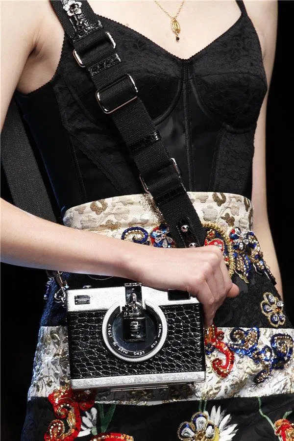 Cách đeo túi mini bag