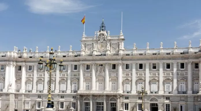 Cung điện hoàng gia Madrid