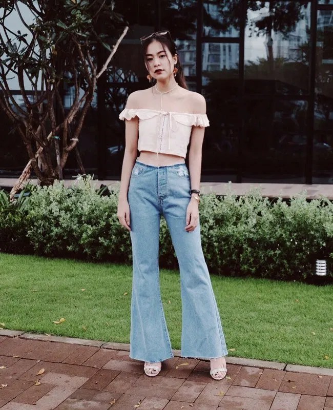 Jennifer Phạm diện áo crop top