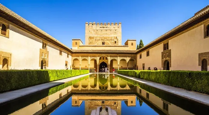 Lâu đài Alhambra