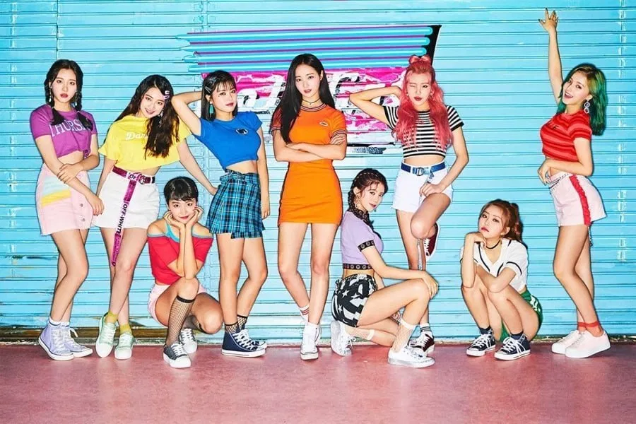 MOMOLAND