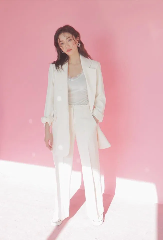 Quần dài nữ màu trắng