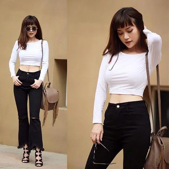 áo crop top diện cùng quần jean ống loe