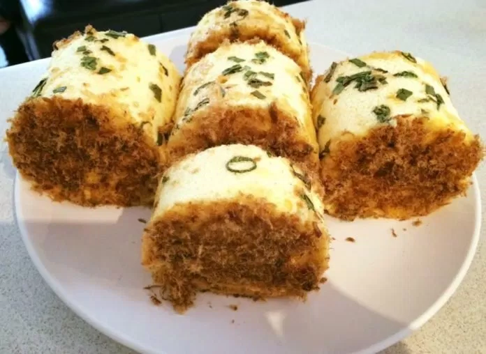 Bánh bông lan mặn cuộn ruốc cá