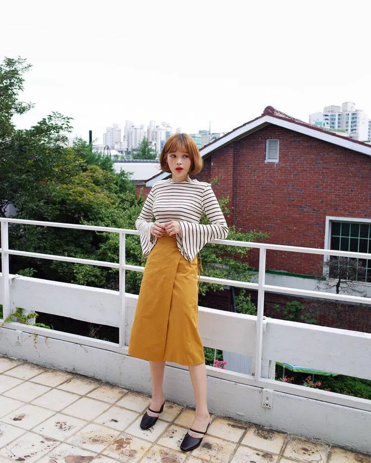 Chân váy xẻ tà trước