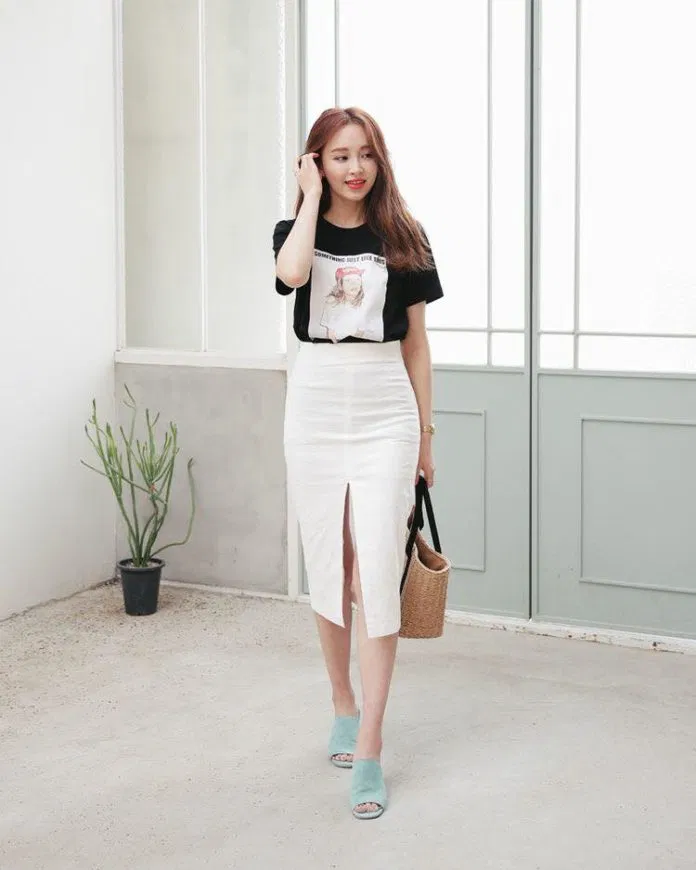 Chân váy xẻ tà trước