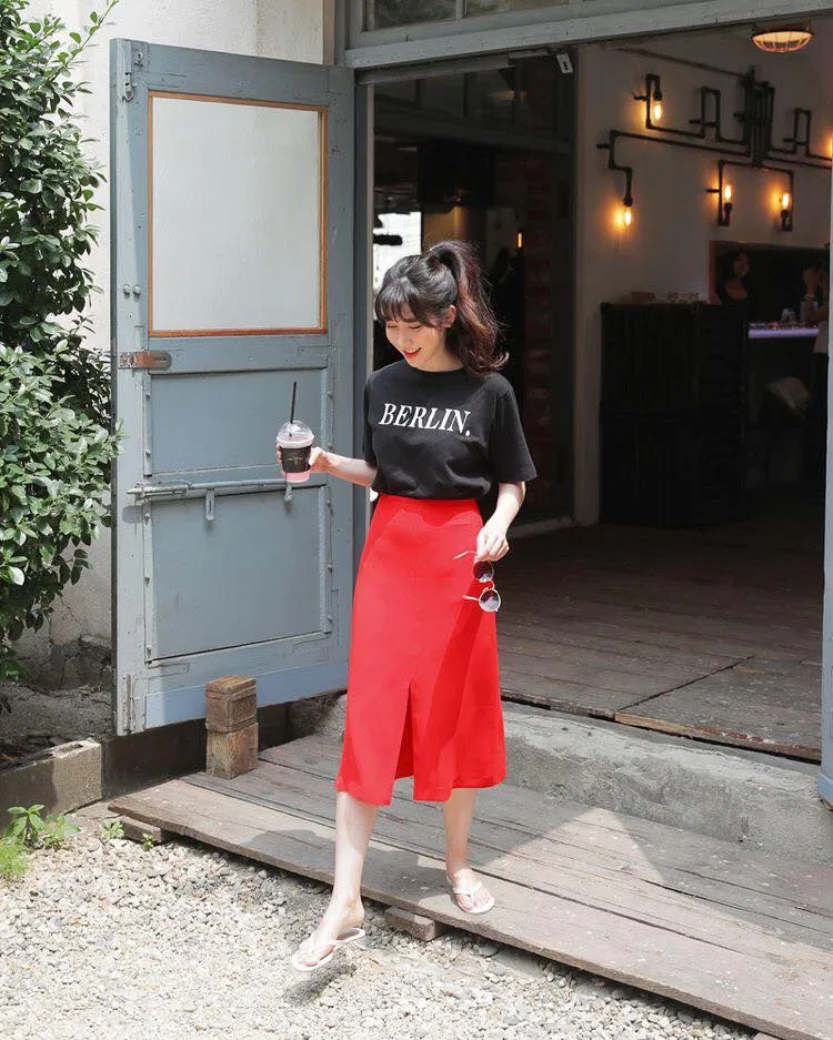 Chân váy xẻ tà trước