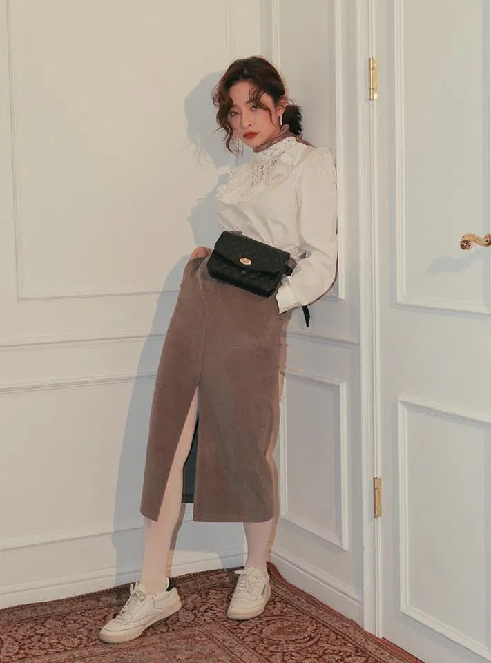 Chân váy xẻ tà trước