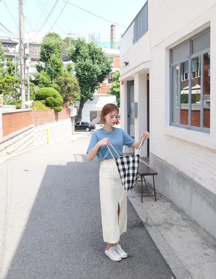 Chân váy xẻ tà trước