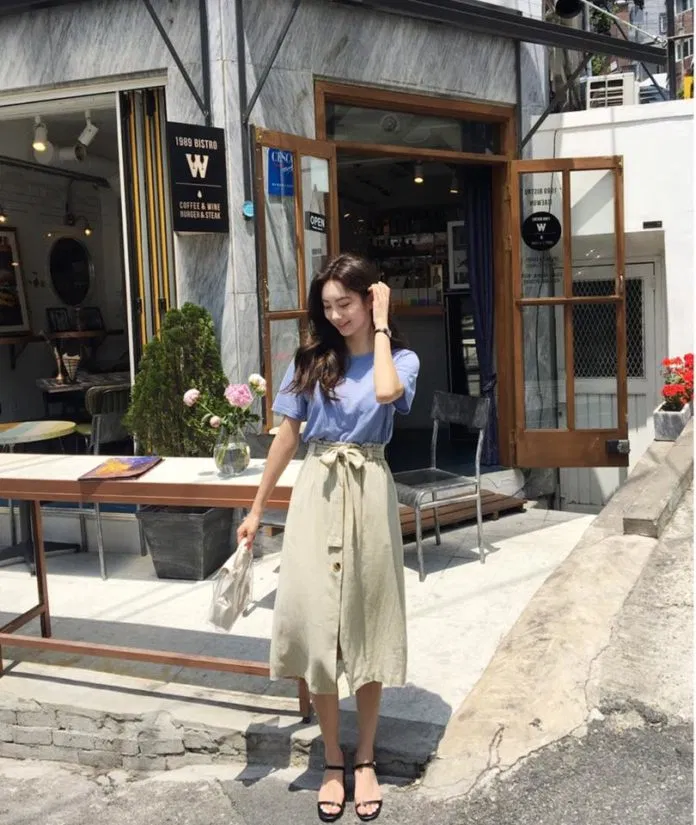 Chân váy xẻ tà trước