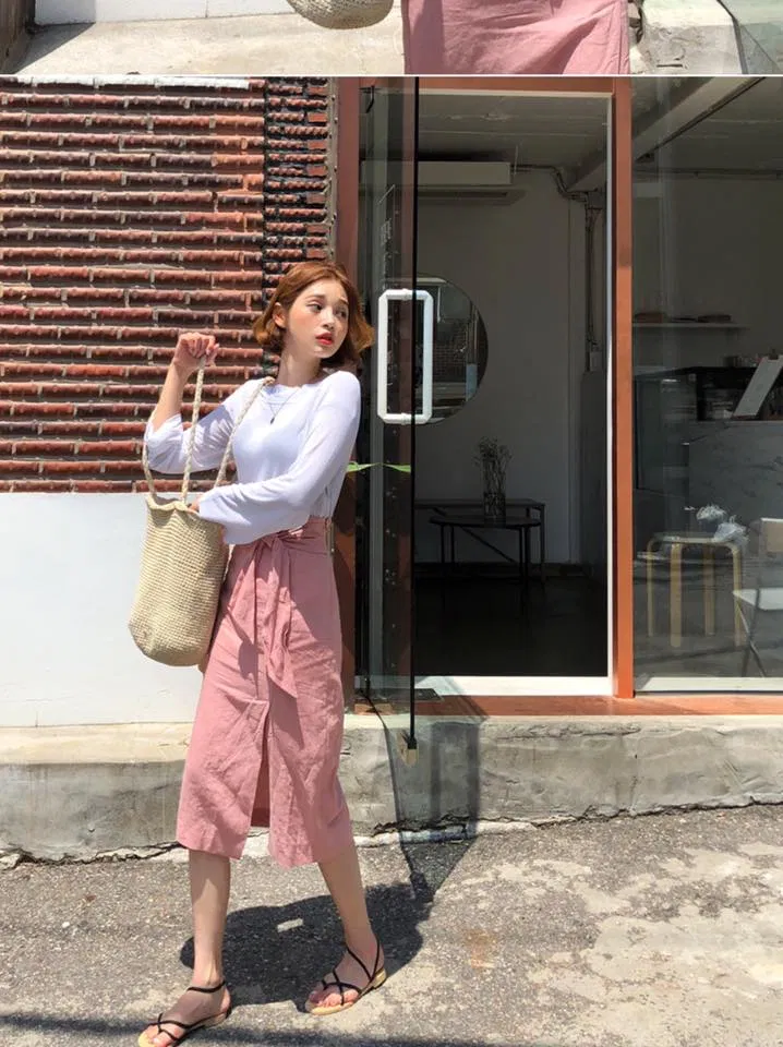 Chân váy xẻ tà trước