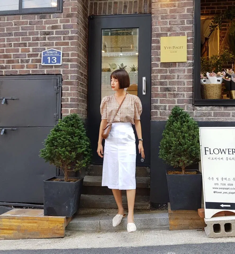 Chân váy xẻ tà trước