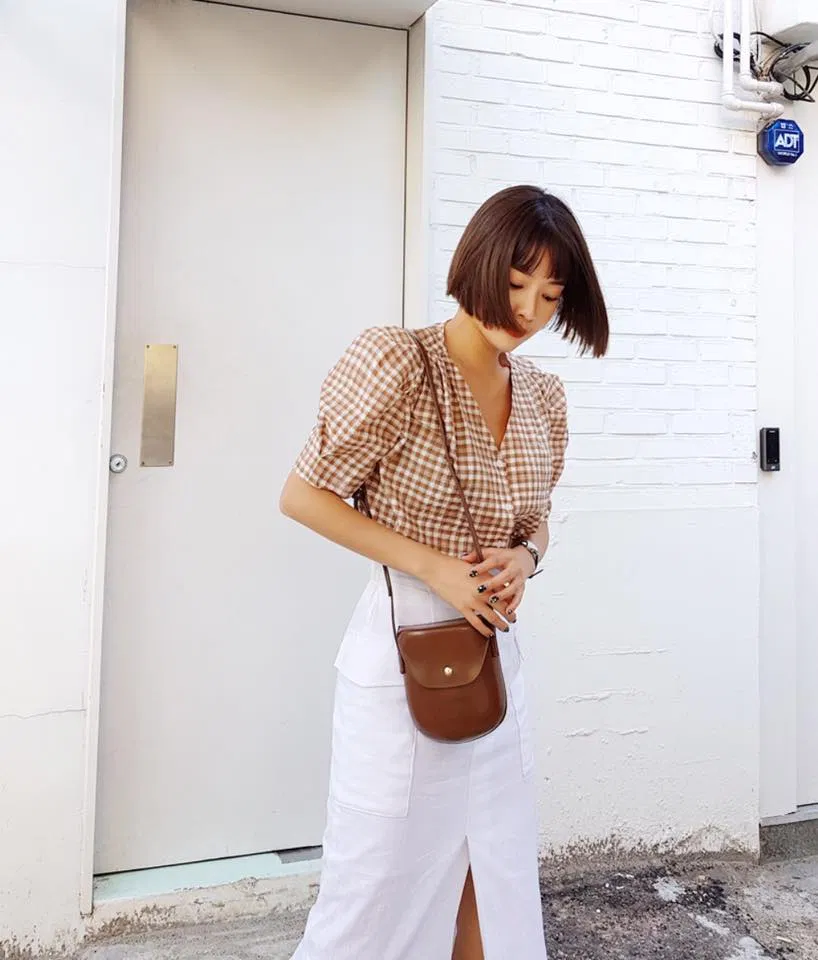 Chân váy xẻ tà trước