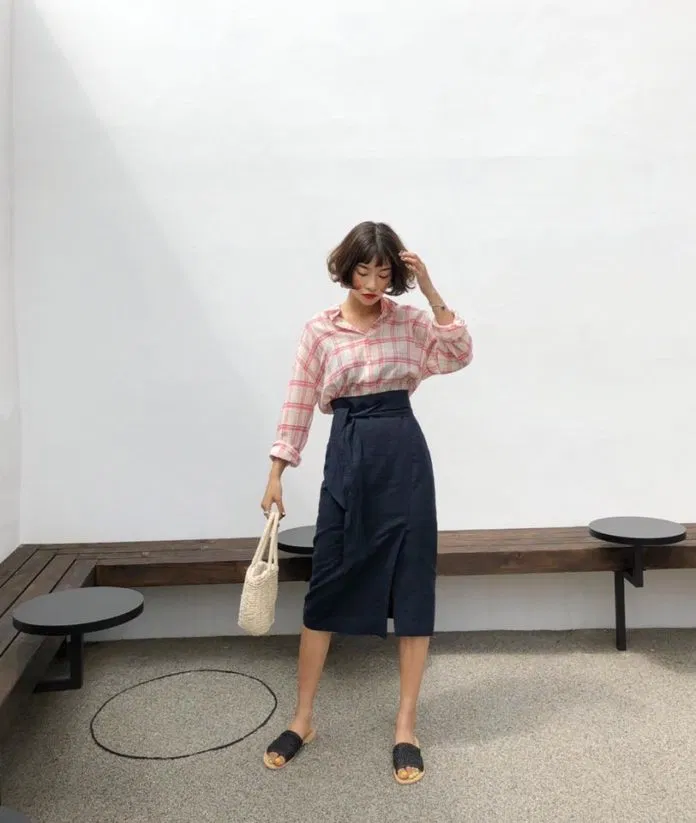 Chân váy xẻ tà trước