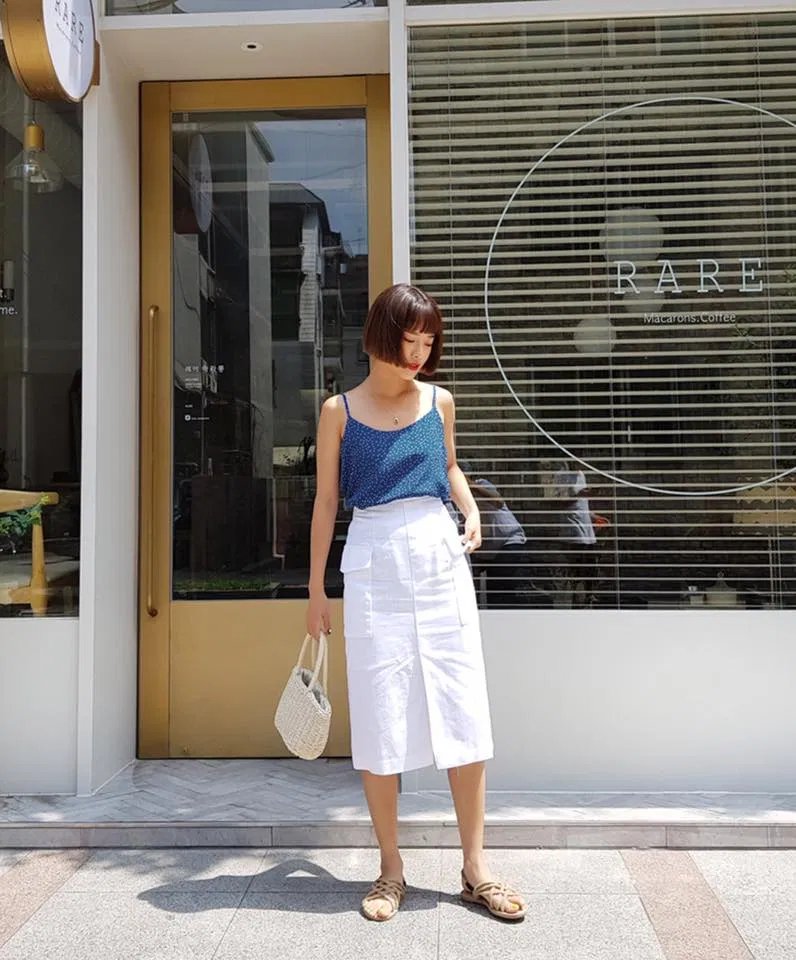 Chân váy xẻ tà trước